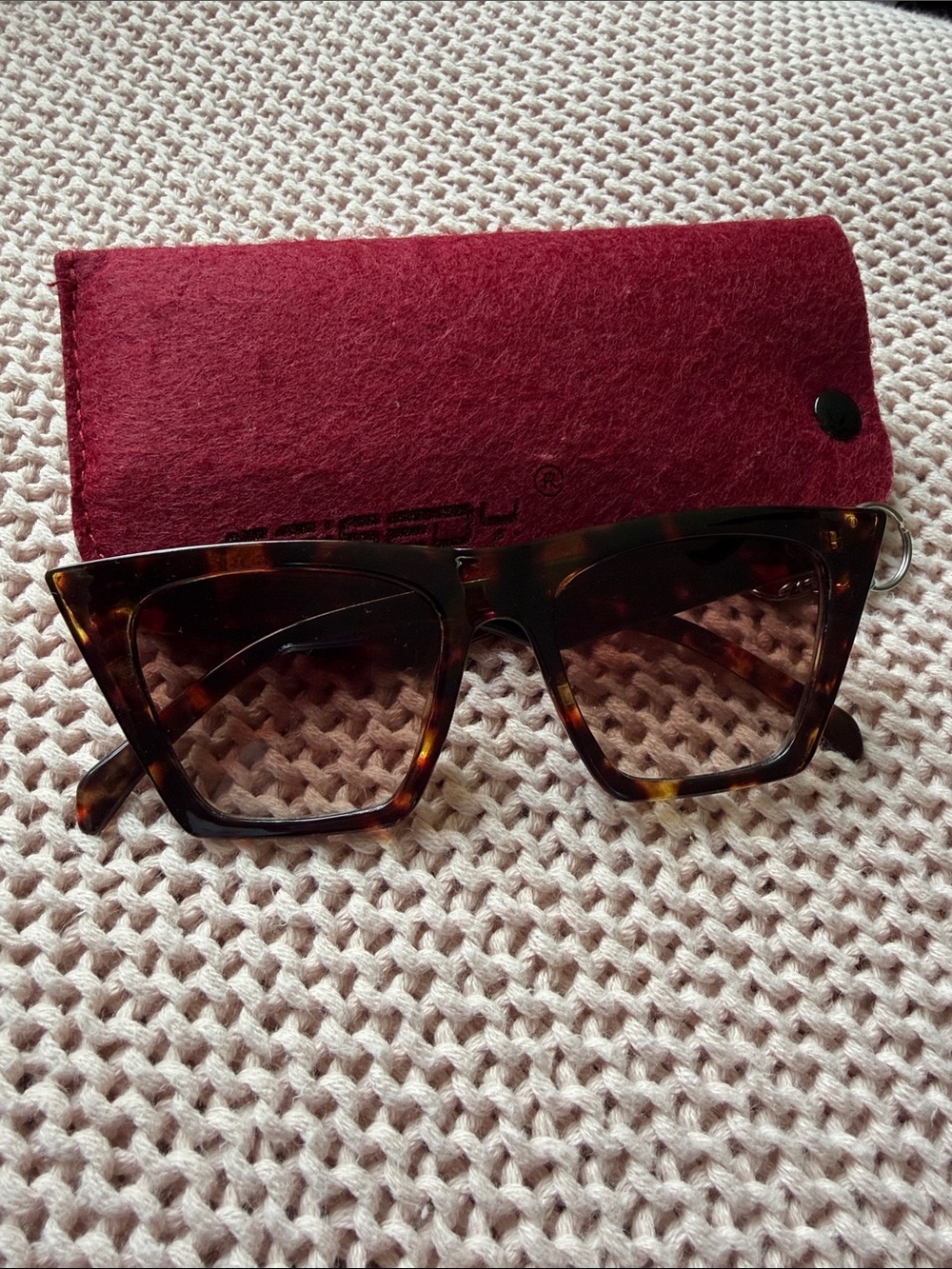 Tortoiseshell Square Men's Sunglasses with Burgundy Felt Case